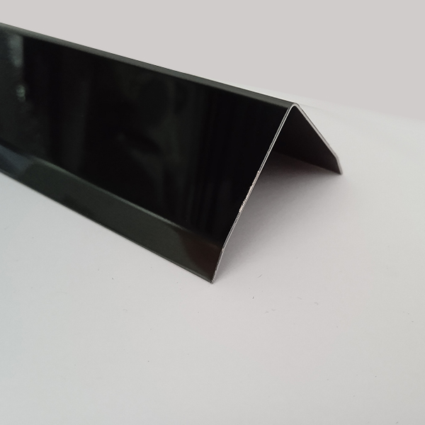 Cornier inox cu laturi tesite, 30x30 mm, finisaj negru oglinda
