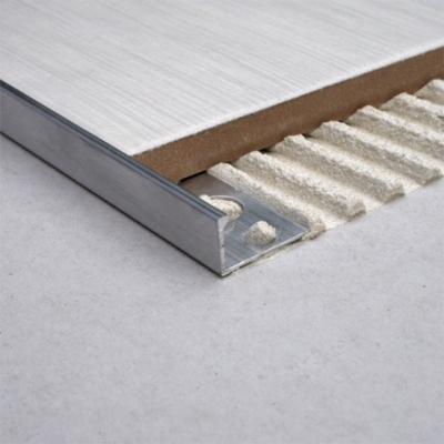 Bagheta dreapta colt exterior, 10 mm, aluminiu, 2,5 m, argintiu
